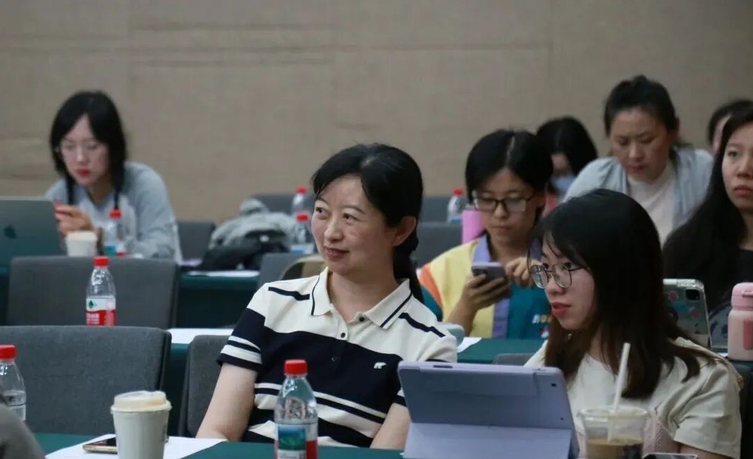 5.20古龙文化研究进校园｜郑保纯上海社科院条分缕析大陆新武侠发展四个阶段